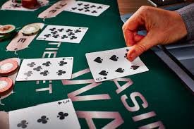 Studio dealer langsung supermoney88 dengan meja blackjack dan dealer profesional
